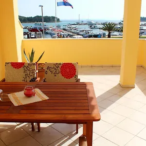 Buco Seafront & Fastfood , Pakoštane Chorvatsko